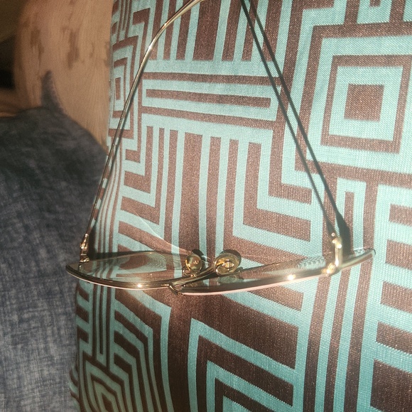 Glass - Picture 3 of 5